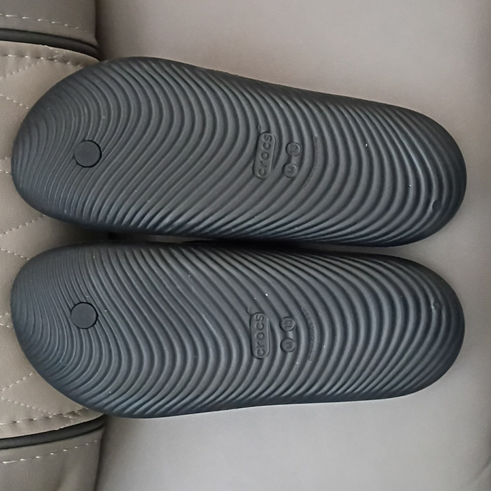 CROCS Men's Mellow Recovery Flip Flops - Picture 6 of 7